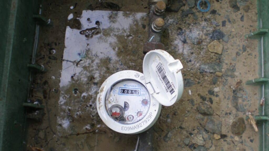 Fuite d'eau après compteur : qui doit payer et comment réagir en urgence